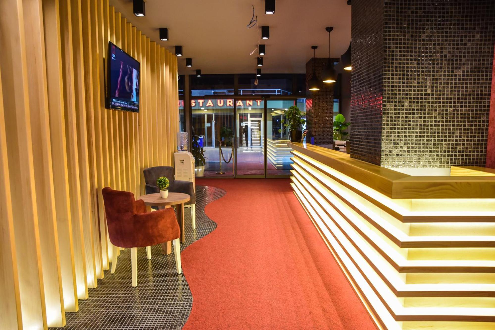 Hotel Evropa 乌尔齐尼 外观 照片